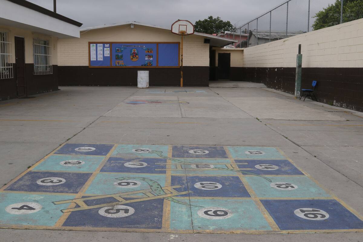 Regreso a clases en escuelas federales dependerá de sindicatos: Solís Benavides