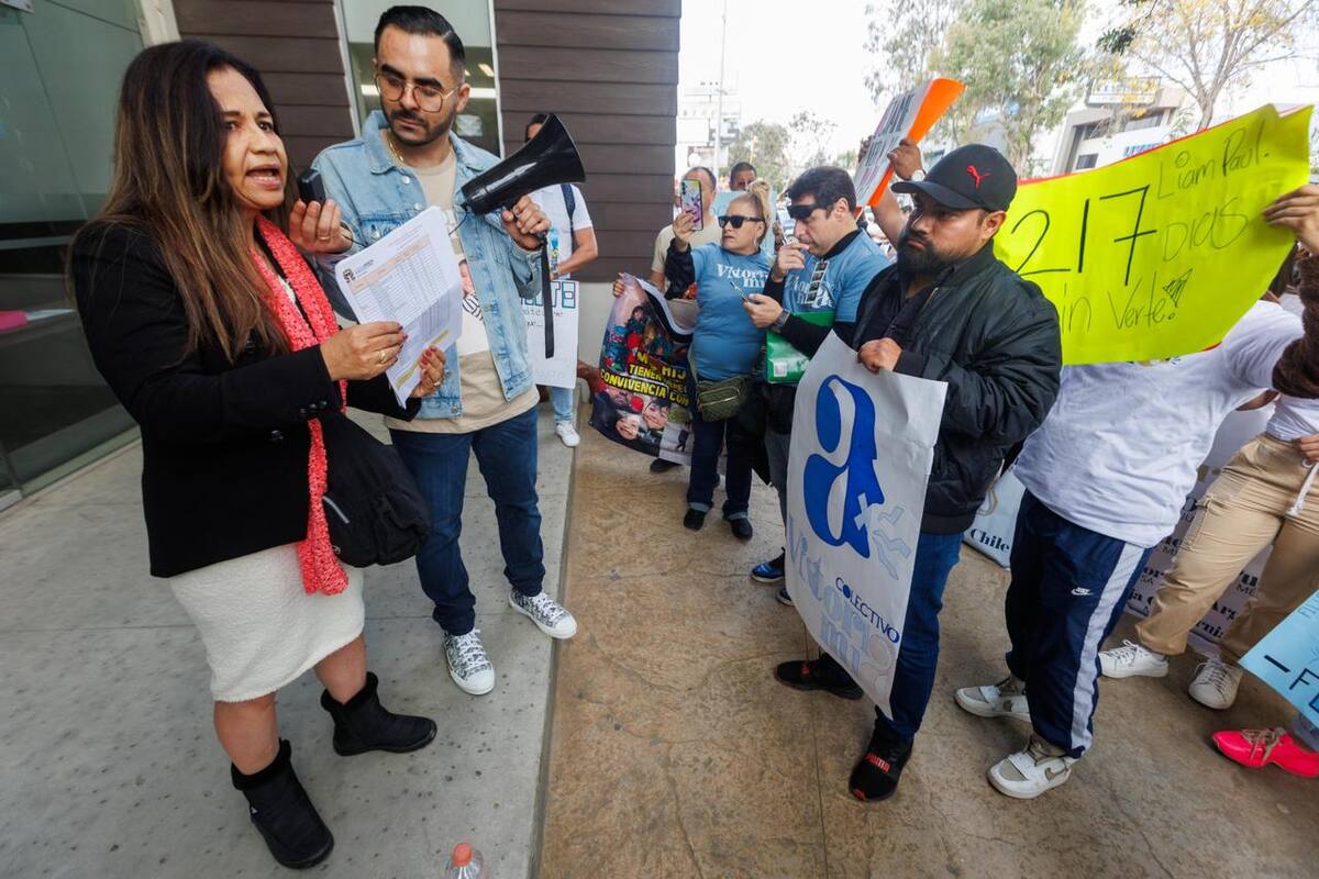 Exigen papás ver a sus hijos con marcha