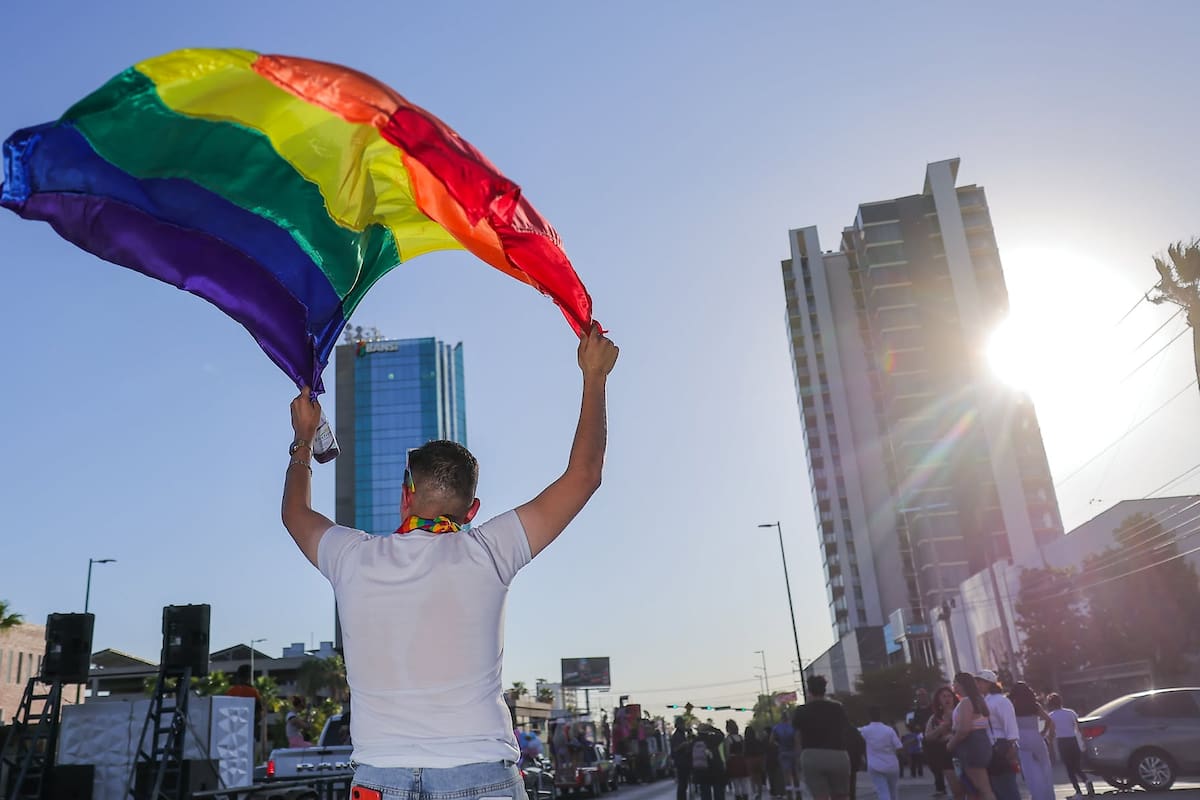 Miles participan en Marcha del Orgullo 2025