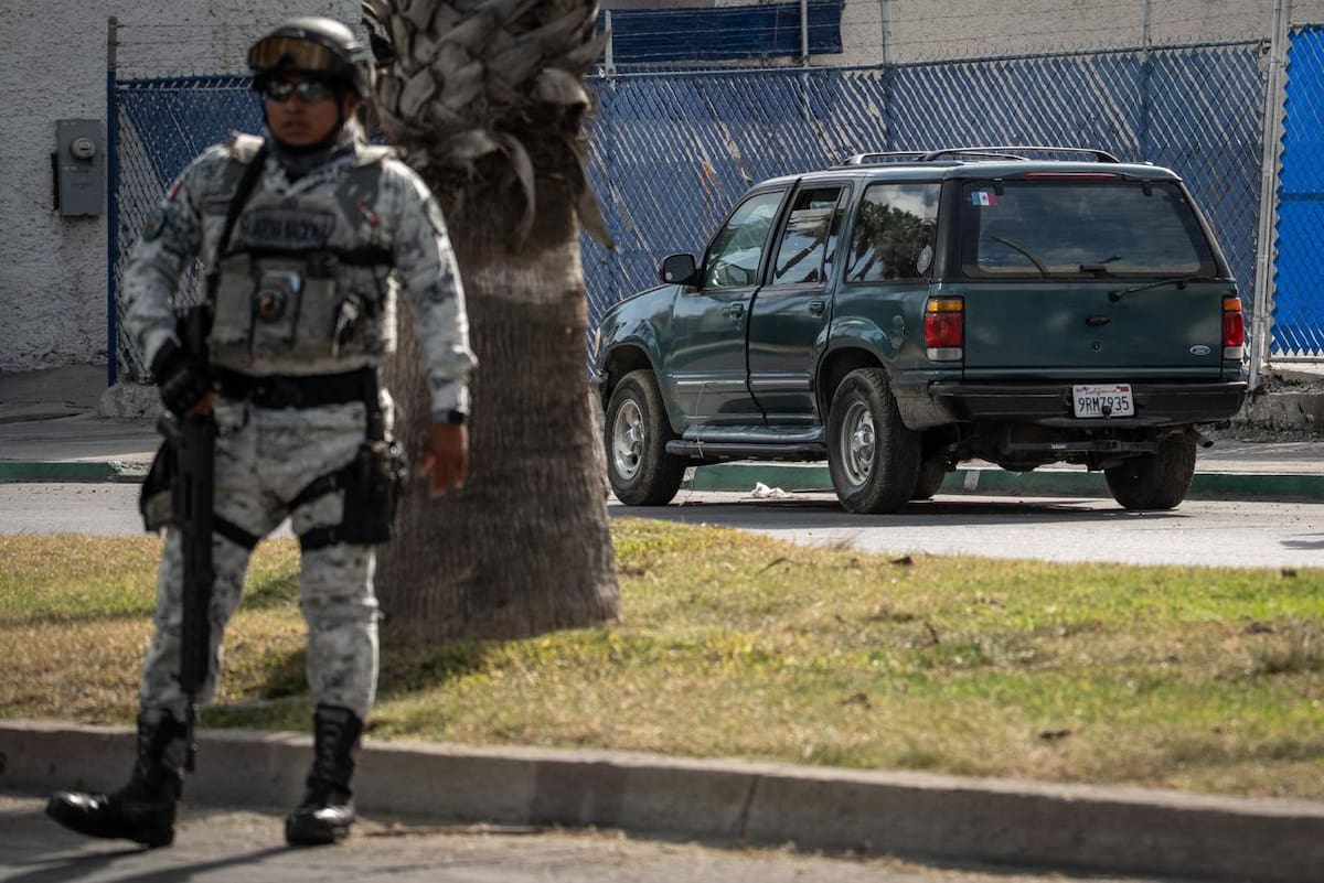 El hallazgo ocurrió la mañana del 27 de abril en un auto con placas de California; autoridades ya investigan el caso. Foto: Border Zoom
