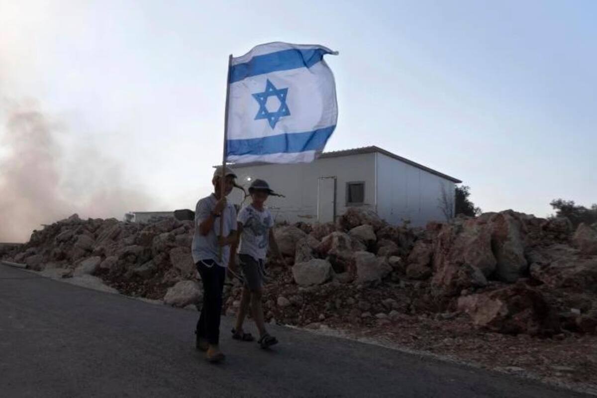 Israel ataca Franja de Gaza en respuesta a globos incendiaros