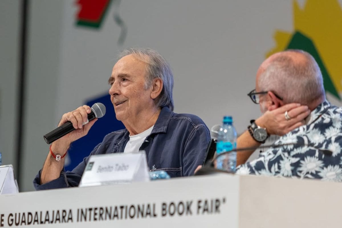 Joan Manuel Serrat recibe el Doctorado Honoris Causa de la UdeG en la FIL Guadalajara 2025: “Llegará el día que el México de los libros le gane al México de las armas”
