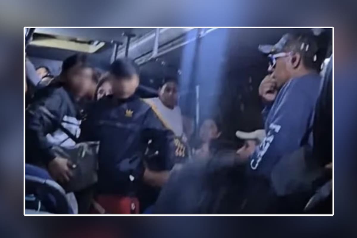 Joven saca hacha en plena pelea en camión de transporte público de Nuevo León