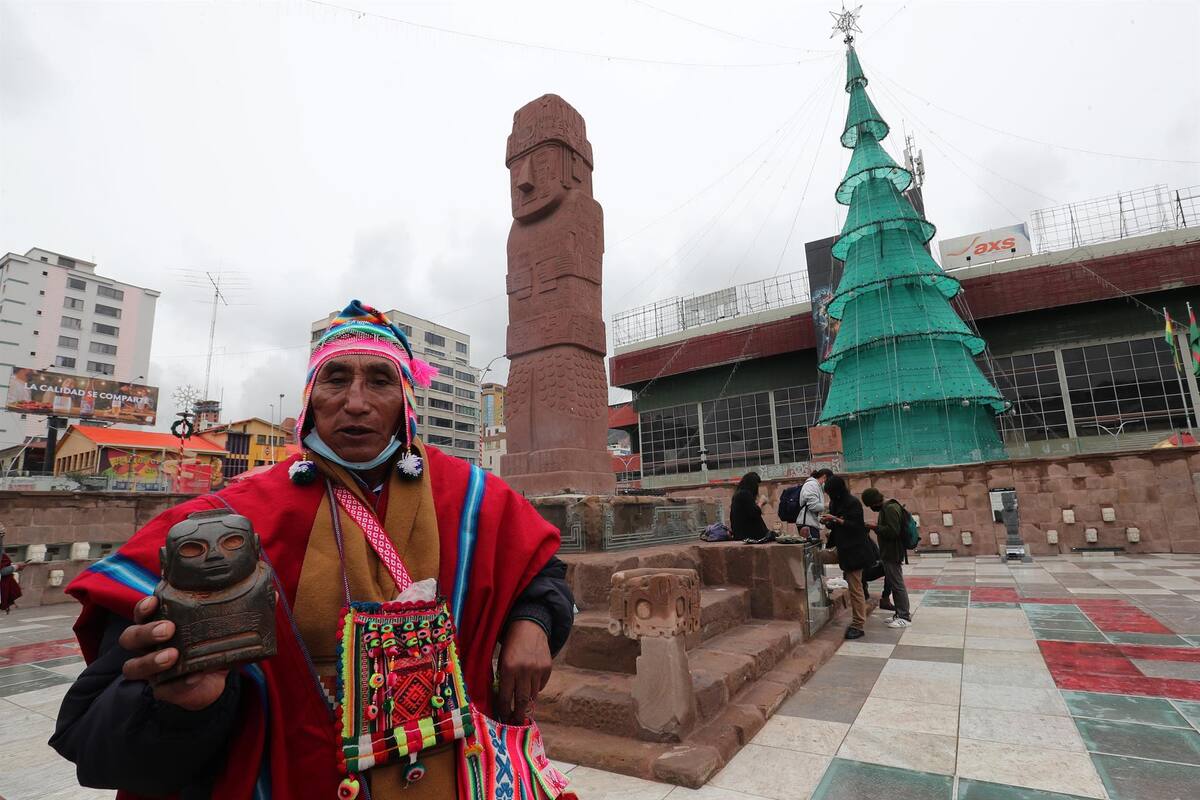 Ofrendas, miniaturas y tortas para celebrar el solsticio de verano en Bolivia