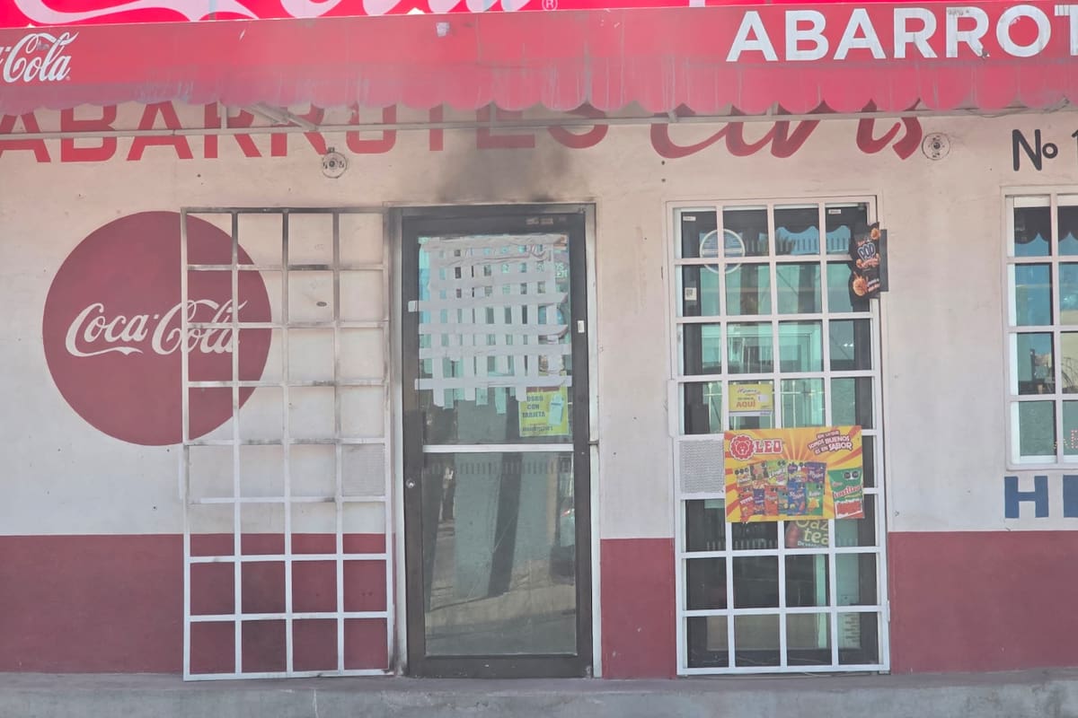 Atacan con bombas molotov abarrotes en la colonia Las Hadas