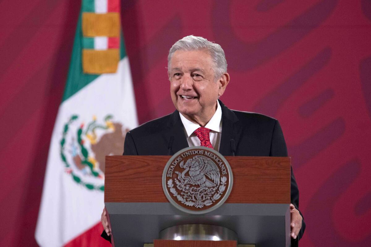 AMLO presenta análisis de medios y revela que la mayoría escribe artículos negativos sobre su gobierno