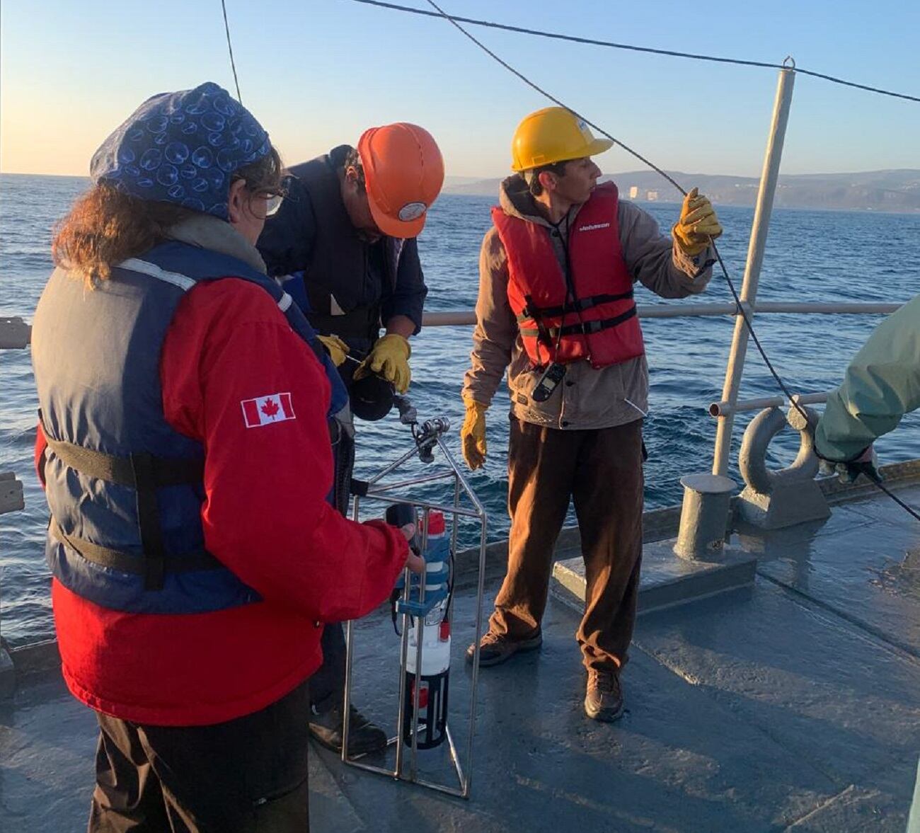 La Segunda Zona Naval brindó apoyo durante la actividad en la que estudiantes y profesores realizaron trabajo de campo.