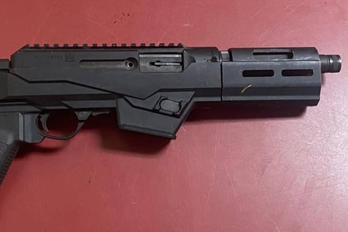 Tras balacera, aseguran una UZI en SRLC