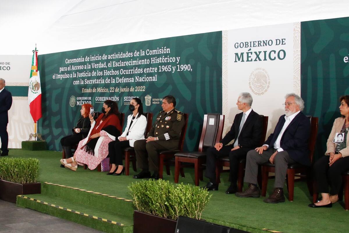 Gobierno de México abre archivos militares para esclarecer hechos de la "Guerra Sucia"