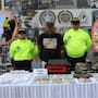 Una red criminal fabricó y distribuyó 517 mil 730 dólares falsos hasta que una operación coordinada con el Servicio Secreto de Estados Unidos descubrió una imprenta clandestina y un centro de acopio, con cinco presuntos integrantes capturados