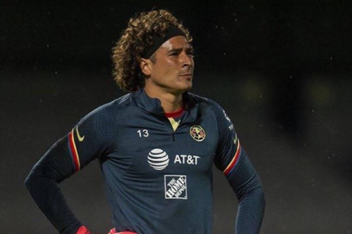 Tachan de 'sangrón' a Guillermo Ochoa por atender a menor desde el carro