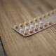 ¿Qué tan peligrosos son los parches y las pastillas anticonceptivas? Los riesgos que debes conocer antes de usarlos