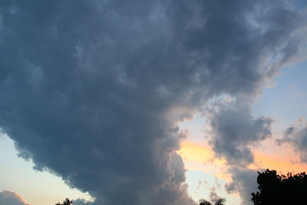 Qué son las nubes embudo
