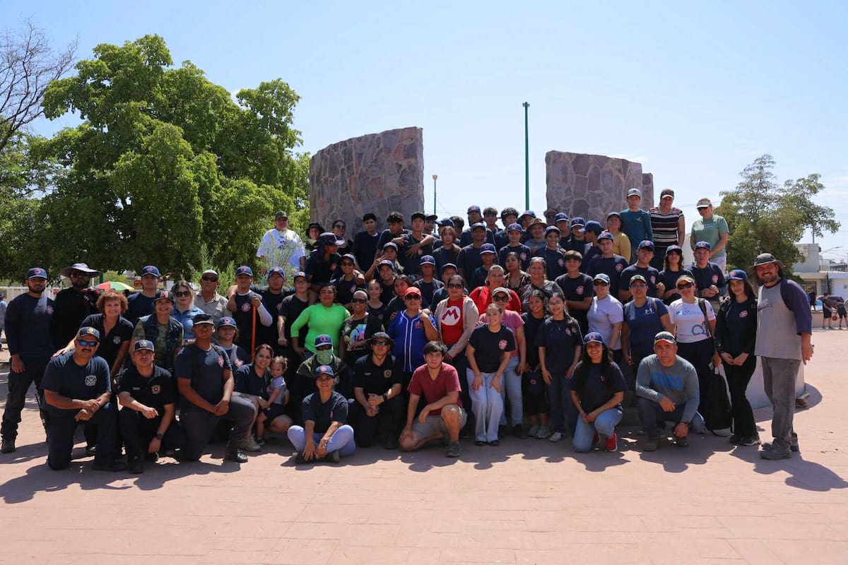 Brigada Juvenil de Bomberos reforesta plaza