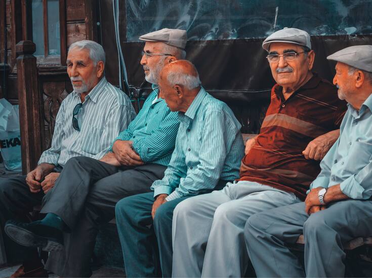 El aislamiento social acelera el deterioro cognitivo en adultos mayores, según nuevos estudios