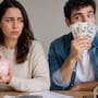 La teoría del yogur vacío explica el desequilibrio económico que ocurre cuando ellas cubren los insumos cotidianos de la pareja mientras ellos invierten en el patrimonio personal que genera independencia financiera