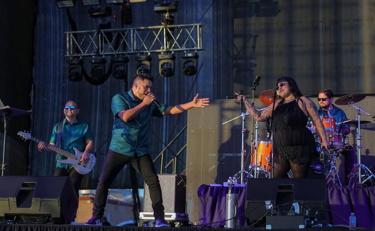 La agrupación Rigo's Band se presentó con gran éxito en el Cuarto Festival del Globo de Hermosillo que se lleva a cabo en el estacionamiento de la ExpoGan.