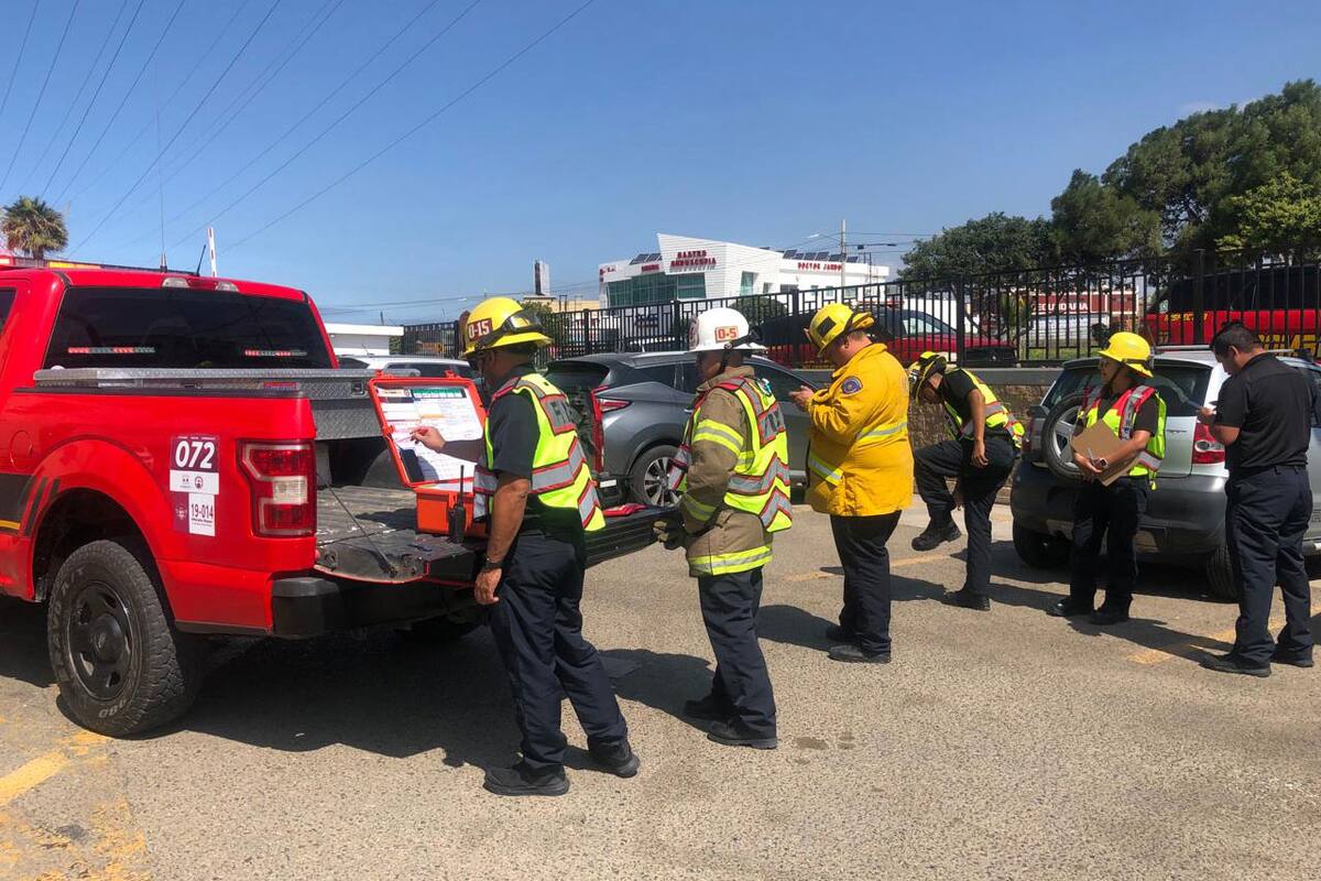 Asociación Pro Bomberos y el Ayuntamiento de Rosarito firman convenio
