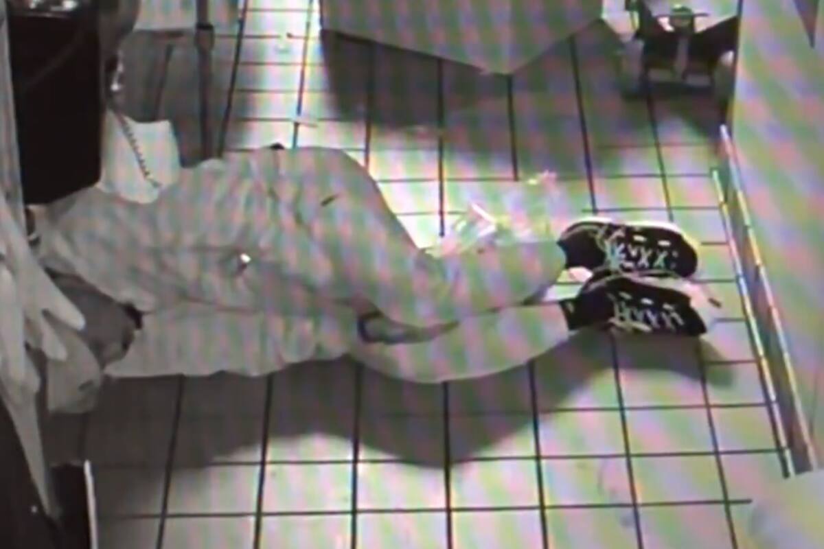 VIDEO: Hombre se prepara comida y toma siesta tras irrumpir en Taco Bell