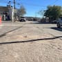 Miles de turistas cruzan por Los Algodones y la carretera que conecta el Valle de Mexicali está hecha pedazos