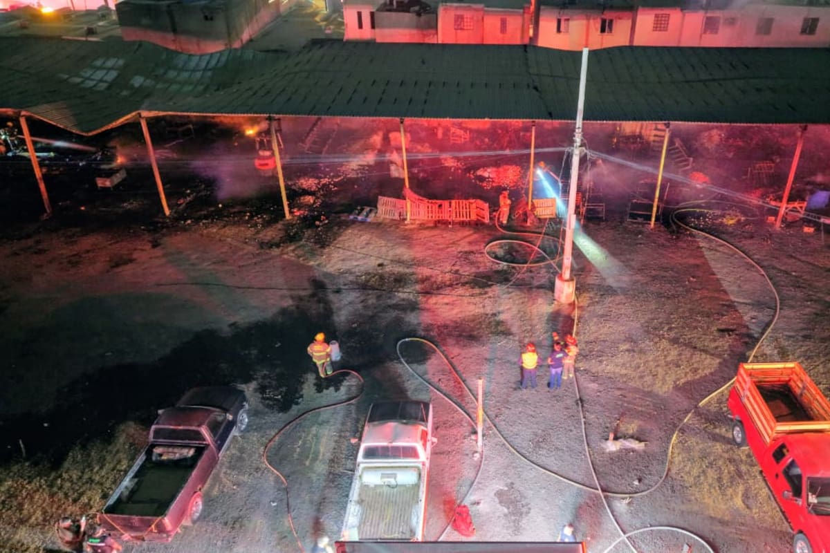 Comerciantes y vecinos afectados por incendio en la Central de Abastos aún esperan respuesta de las autoridades tras pérdidas materiales