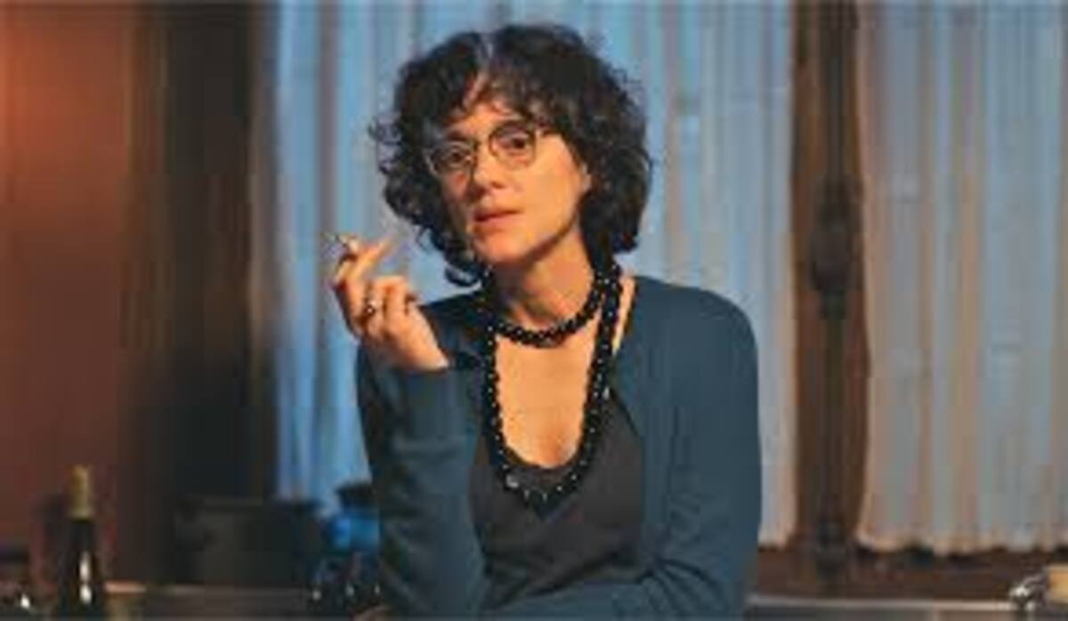 Marion Cotillard interpreta a Mona Achache en el docudrama ‘Little Girl Blue’, dando voz a las dolorosas revelaciones de abuso.