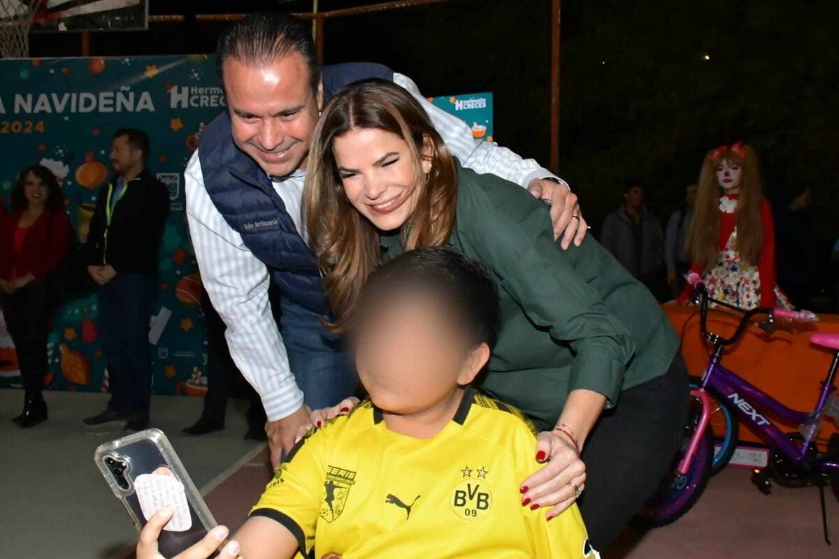 Desean Astiazarán y Patty Ruibal a hermosillenses felices fiestas esta Navidad
