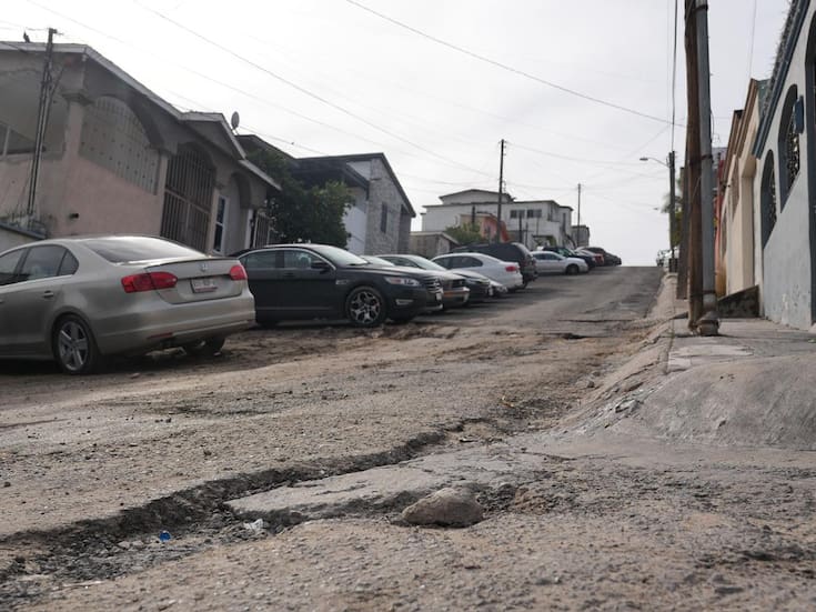 Pone en riesgo socavón en hogares de Los Olivos