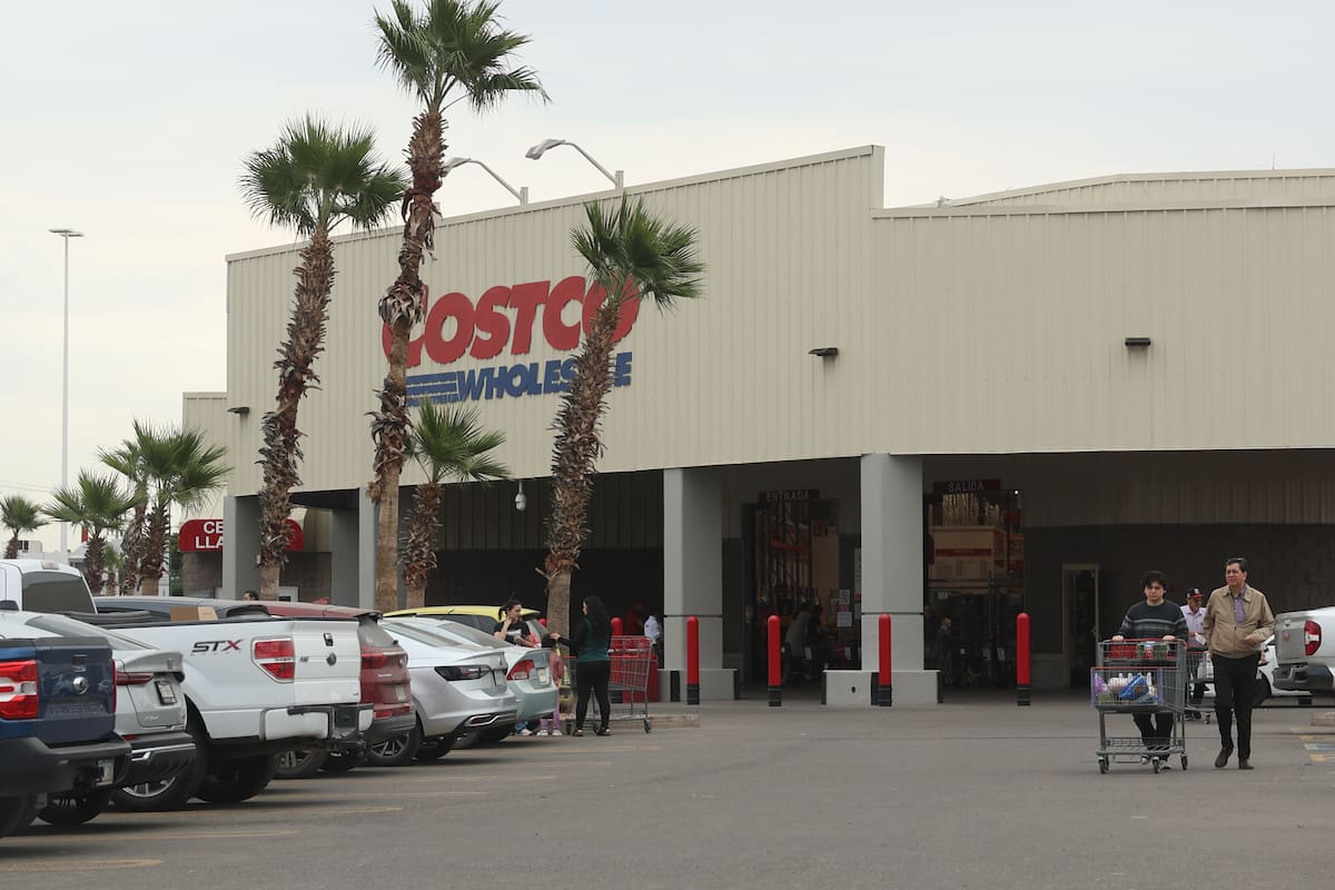 Mientras Costco México señala que la revisión del ticket permite comprobar que los artículos adquiridos fueron cobrados correctamente, Profeco mantiene un criterio contrario a la revisión rutinaria a la salida