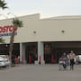 Mientras Costco México señala que la revisión del ticket permite comprobar que los artículos adquiridos fueron cobrados correctamente, Profeco mantiene un criterio contrario a la revisión rutinaria a la salida