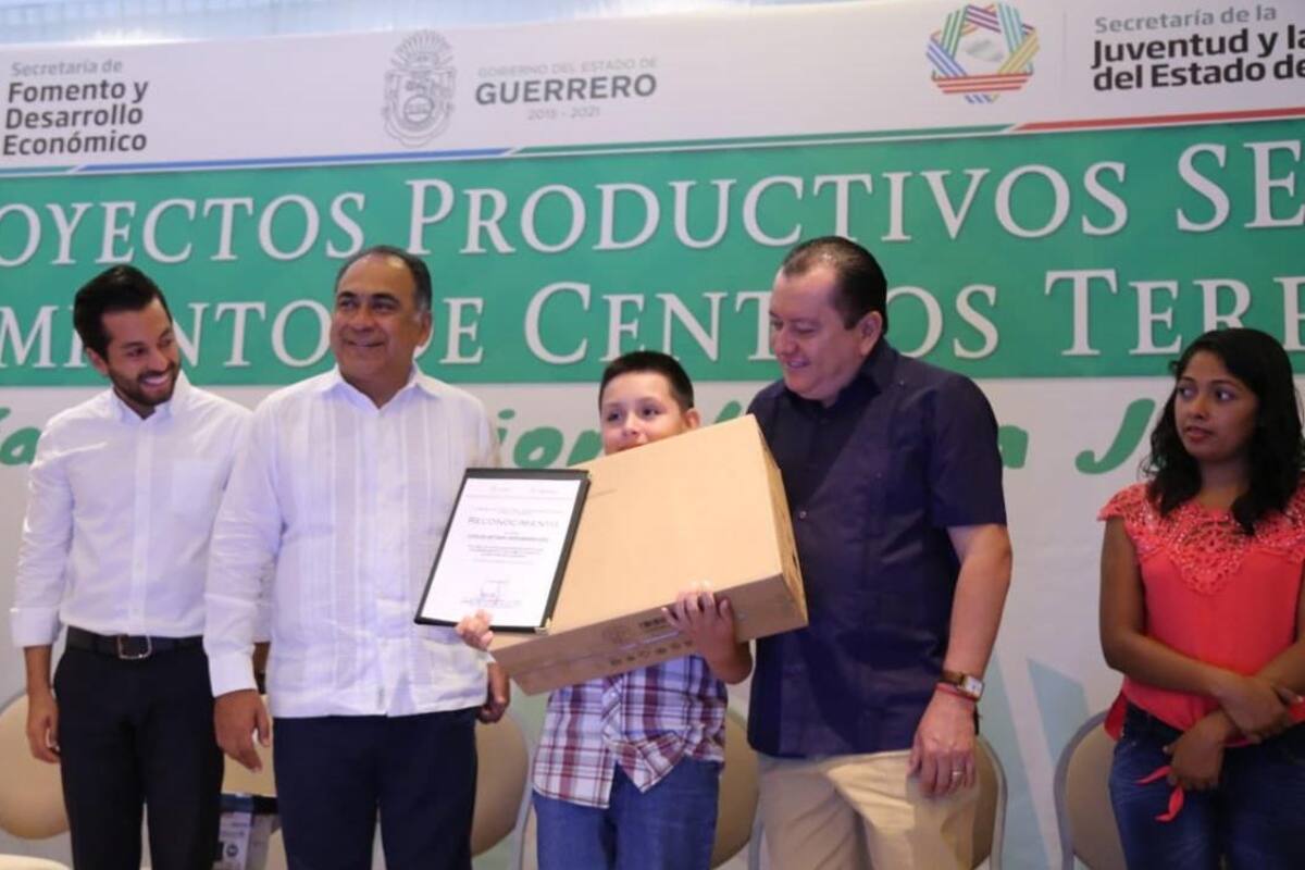 Reconocen a estudiante de 13 años de la UNAM en Guerrero