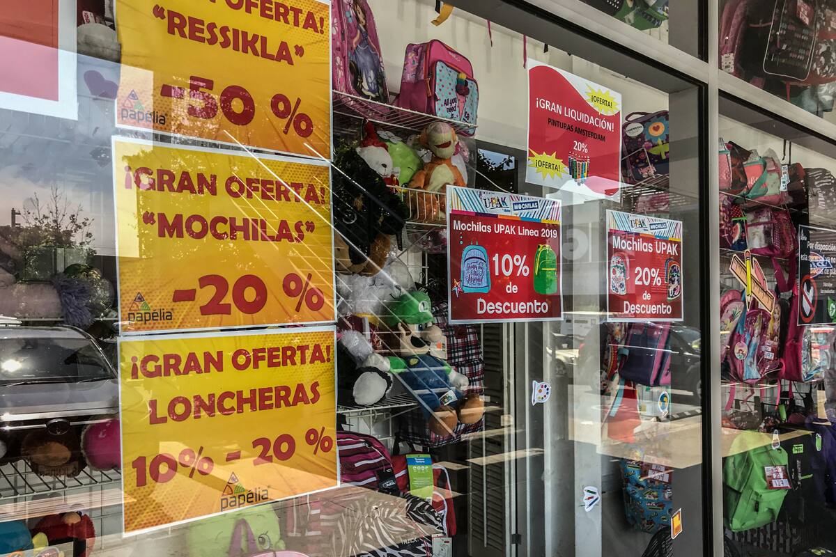 Frustra a padres que no hay clases por falta de "profes" porque ya compraron útiles escolares