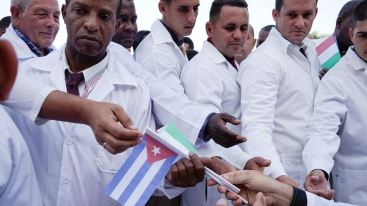 Más de 3 mil médicos cubanos atienden en 570 municipios del país, ampliando la cobertura médica en zonas de alta vulnerabilidad. /Reuters