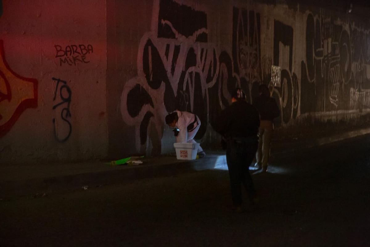 Junto a la hielera fue localizada una cartulina verde con un mensaje amenazante. Foto: Border Zoom