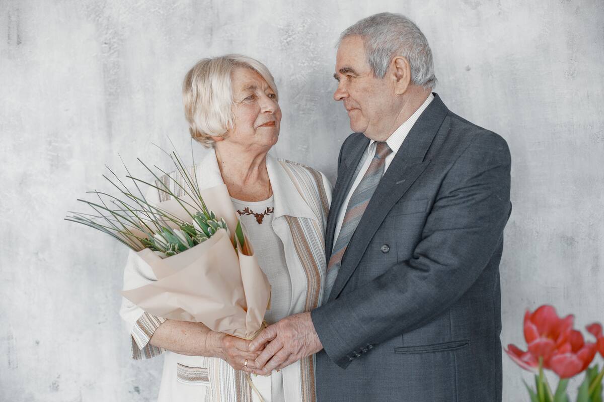 El IMSS brinda una prestación única a aquellos pensionados que van a contraer nupcias pronto