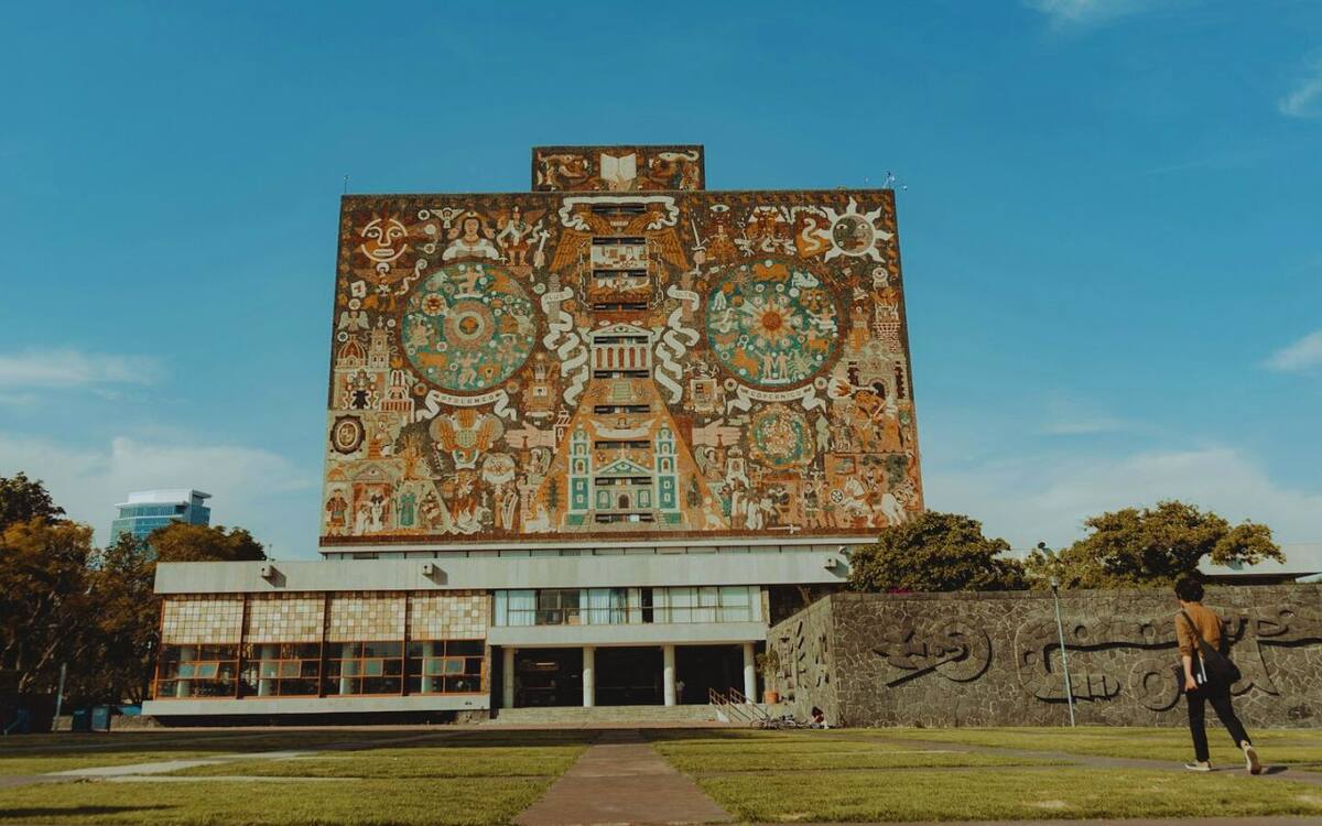A pesar de fijar un puntaje bajo, ningún aspirante fue aceptado en una carrera específica de la UNAM (Ilustrativa/Unsplash)