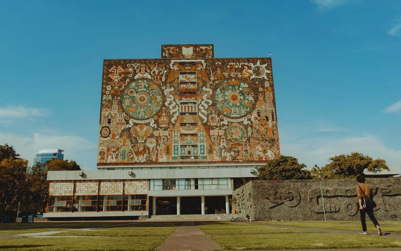 A pesar de fijar un puntaje bajo, ningún aspirante fue aceptado en una carrera específica de la UNAM (Ilustrativa/Unsplash)