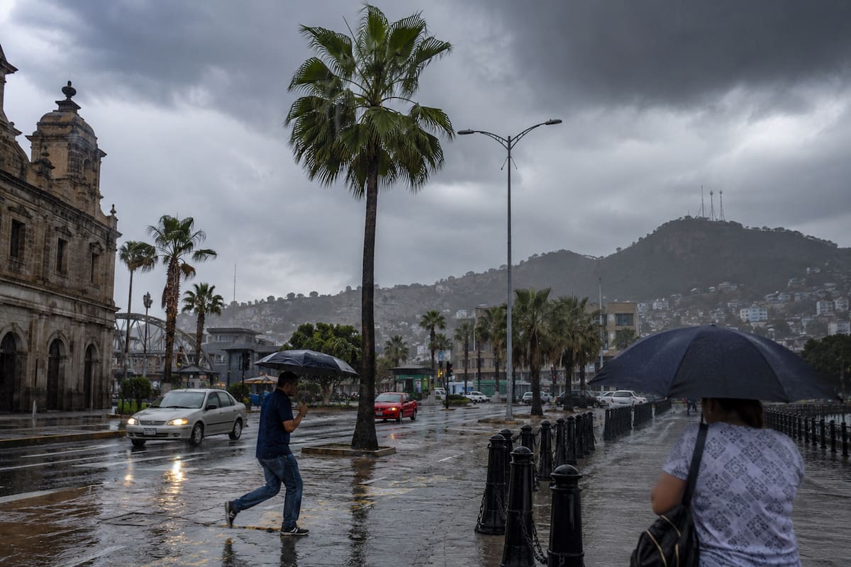 Frente frío 2 y ciclón Simón provocarán lluvias de hasta 75 mm en seis estados de México este miércoles 14 de octubre; prevén inundaciones y fuertes vientos