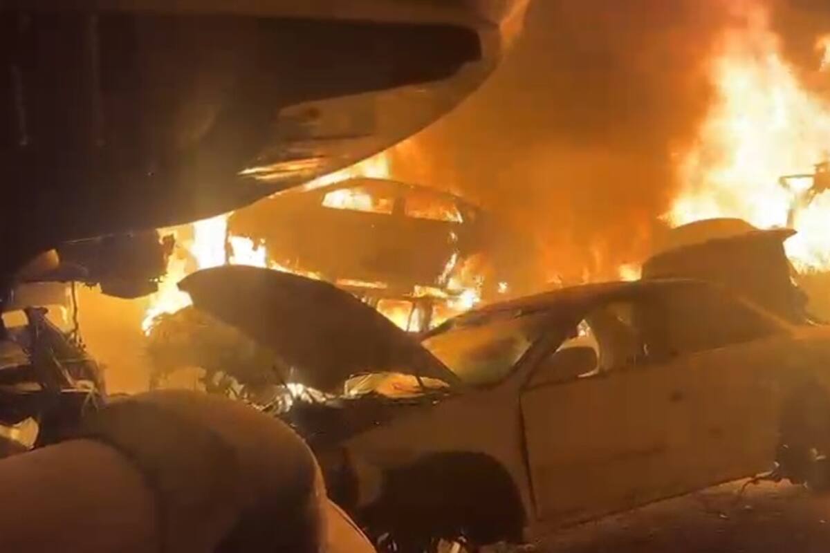 Se incendian más de 10 vehículos en yonke