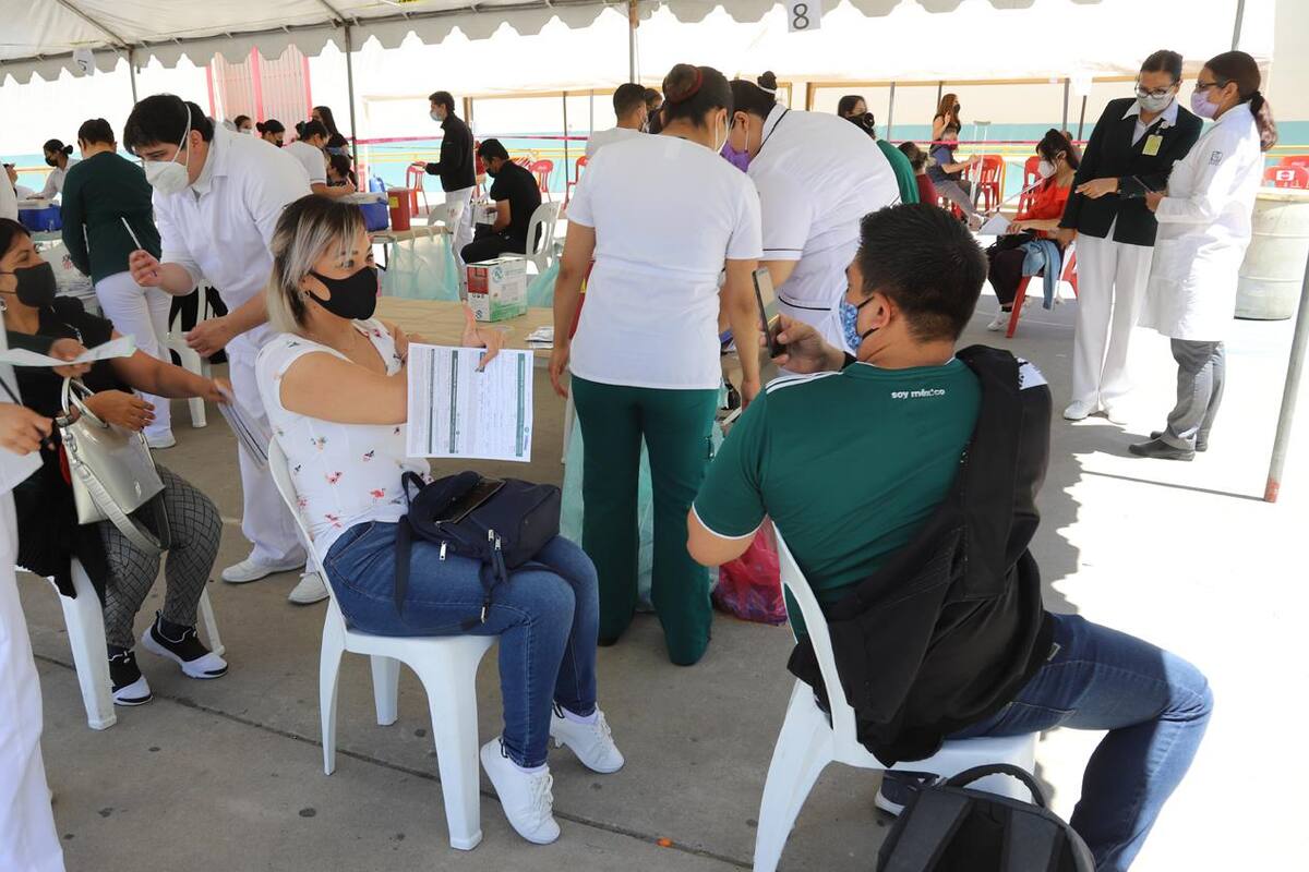 No será necesario volver a vacunar a trabajadores de educación: Secretaría de Salud