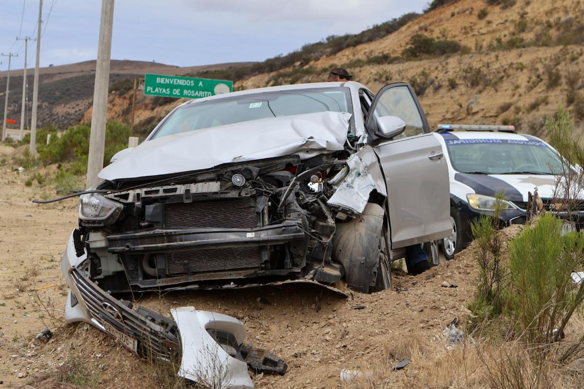 Colisionan patrulla municipal y automóvil sobre el bulevar 2000