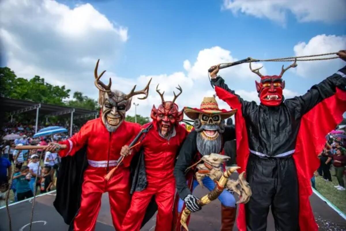 Huehues vestidos de diablo en México. | Unesco
