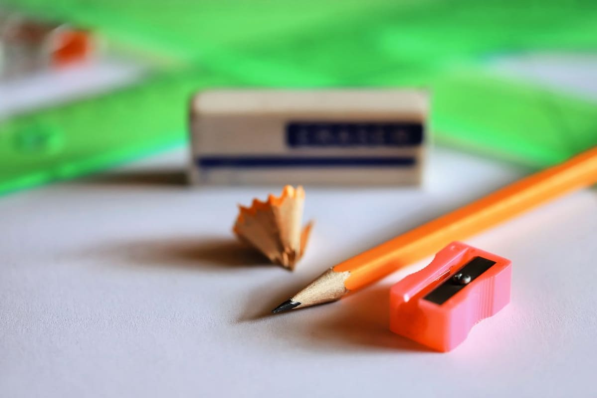 Para evitar los gastos excesivos en el regreso a clases, Profeco recomienda verificar si hay algunos útiles escolares que pueden reutilizarse. | Foto: Pexels