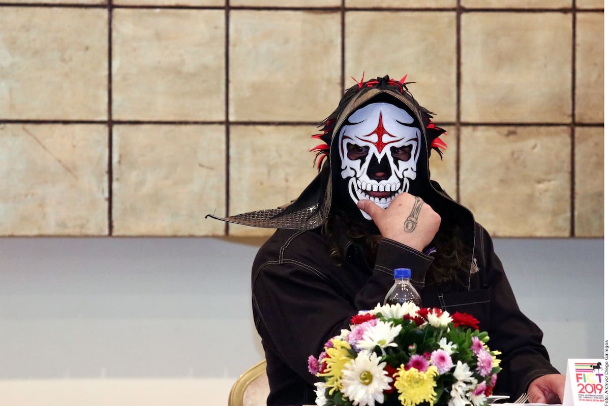 La Parka ya habla e identifica a las personas, dice su hijo