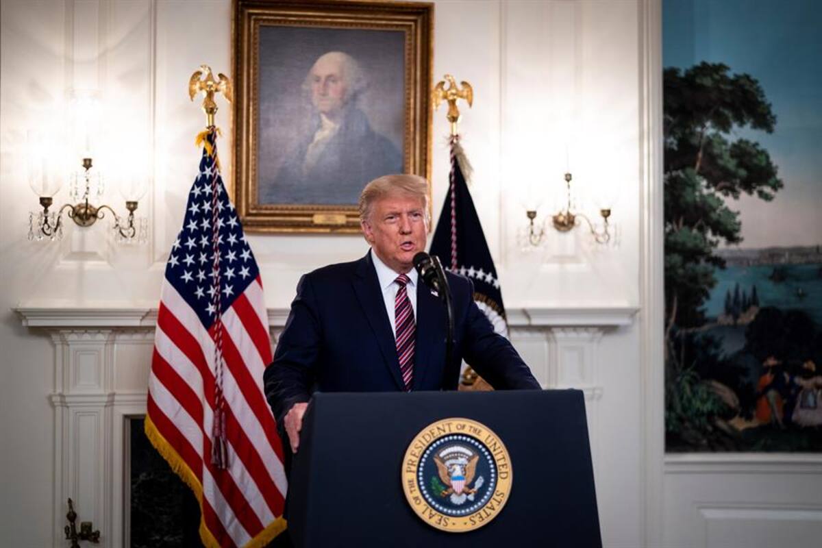 Renuncia la directora de comunicación de Donald Trump