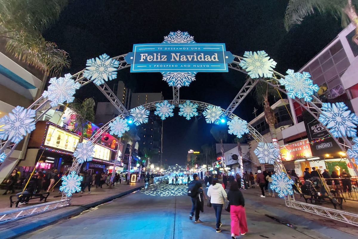 Inauguran pista de hielo en la ‘Revu’