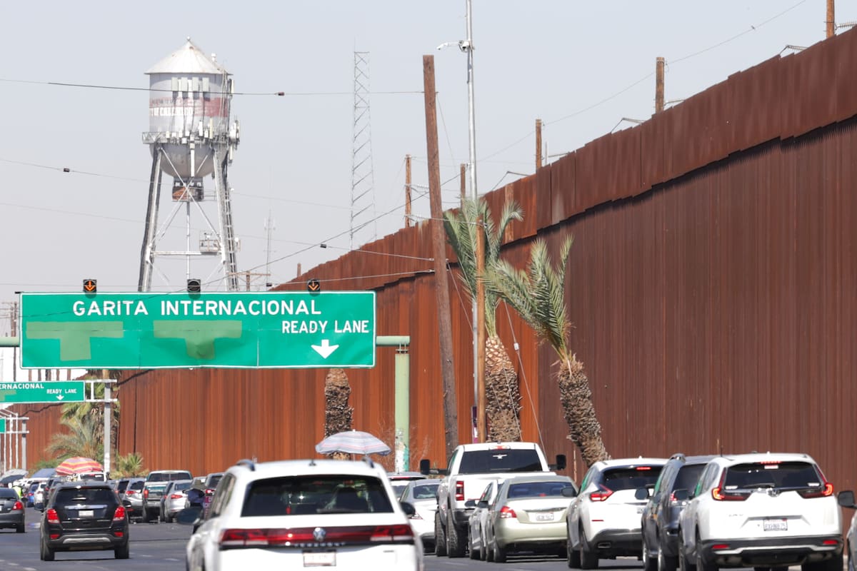 Filas de una hora para cruzar a Calexico este domingo