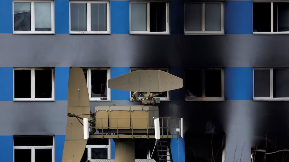 El incendio en instalaciones industriales de Pardubice es analizado por autoridades checas tras ser atribuido por un grupo activista a empresas vinculadas al sector de defensa. /Reuters