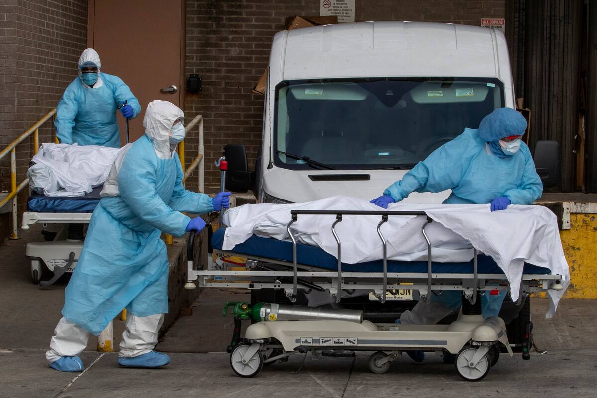 Hospital del Issste en CDMX rentó camión refrigerado para decesos por Covid-19