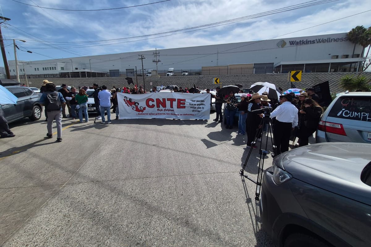 Bloquea CNTE garita de exportación de Otay en Tijuana; bloqueo podría mantenerse durante varias horas e incluso prolongarse por días